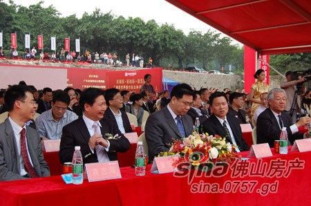 广佛新世界都市综合体隆重举行动工仪式(组图