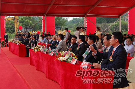 广佛新世界都市综合体隆重举行动工仪式(组图