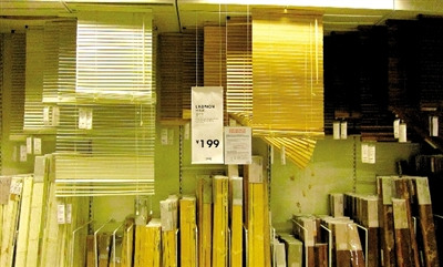 与硕大的商品价格标签相比,宜家的“警示”说明显得毫不起眼 与硕大的商品价格标签相比,宜家的“警示”说明显得毫不起眼