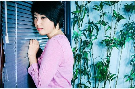 《<em>让子弹飞</em>》巨胸 <em>民女 赵铭</em>家居写真_新浪家