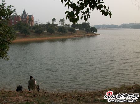 保利东湖林语   保利东湖林语位于佛山南海狮山禅炭路东风水库旁,是