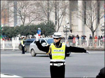 西安英姿飒爽女交警(多图)