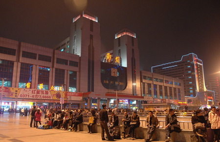 郑州站:服装与小商品集散地_市场热点