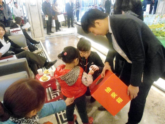图为活动现场 图为活动现场