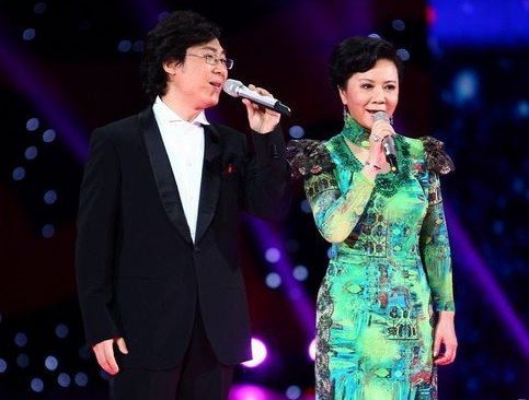 元宵晚蔡明唱功胜天后 奢华豪宅难分胜负