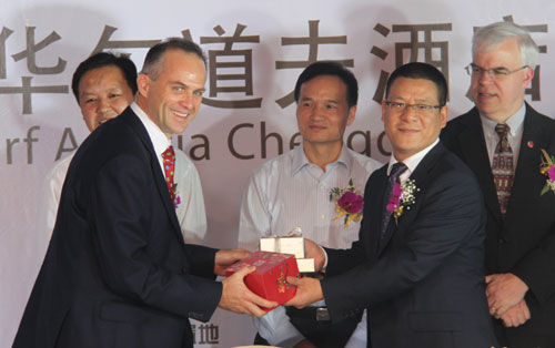 双方交换礼物 双方交换礼物