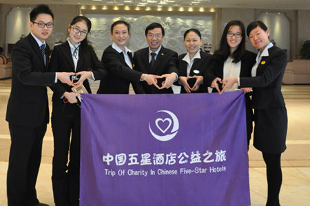 图为:浙江三立开元名都大酒店总经理柯来兴先生(左四);浙江三立开元名都大酒店市场总监李琳(左三);浙江三立开元名都大酒店人力资源总监张瑛(右三);浙江三立开元名都大酒店市场传讯经理严喆(左一);浙江三立开元名都大酒店大堂副理蒋巧霞(右一);济南大学酒店管理学院2011级酒店管理专业学生周怡(右二),济南大学经济学院2011级金融学专业学生薛颖(左二)。 图为:浙江三立开元名都大酒店总经理柯来兴先生(左四);浙江三立开元名都大酒店市场总监李琳(左三);浙江三立开元名都大酒店人力资源总监张瑛(右三);浙江三立开元名都大酒店市场传讯经理严喆(左一);浙江三立开元名都大酒店大堂副理蒋巧霞(右一);济南大学酒店管理学院2011级酒店管理专业学生周怡(右二),济南大学经济学院2011级金融学专业学生薛颖(左二)。