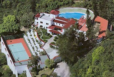 何超盈恋上富商 林建岳 的三女林爱儿_置业新闻