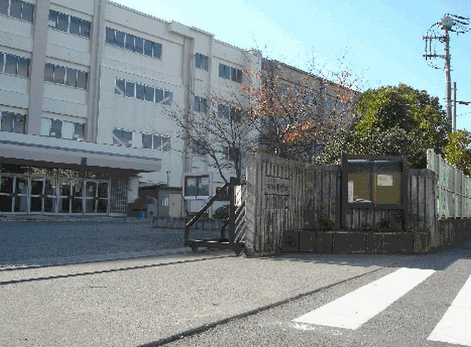 日本中小学2800栋教学楼耐震建设推迟(图)_日