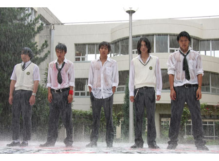 小栗旬导演处女作《五个暴走少年》7成色情(组