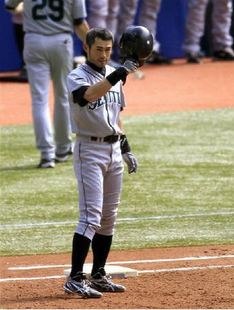 日本棒球手铃木一郎创纪录连续10年200安打(图)