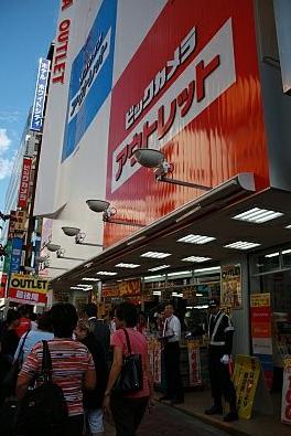 BIC CAMERA东京首家直销店开业(组图)_日本