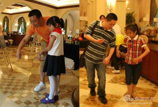 <em>父女同乐</em>