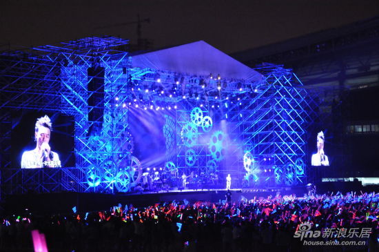 富越香郡带您去看陈奕迅演唱会 3万人一起见证