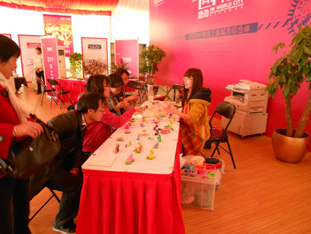 周末暖场活动推向了一个又一个高潮;闻讯而来