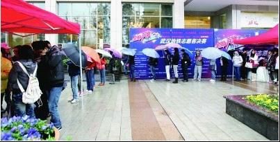 新世界300入围地铁志愿者智闯最后一关(组图)