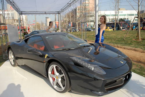 绿地中心携手世界顶级跑车法拉利上演泉城豪门盛宴