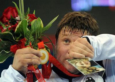 情系奥运 运动场上会最感人的瞬间(组图)