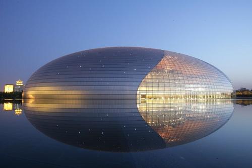 是我国最高艺术表演中心,世界一流水平的大型艺术殿堂,北京标志性建筑