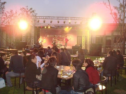 雅居乐地产啤酒音乐节激情落幕(图)_导购