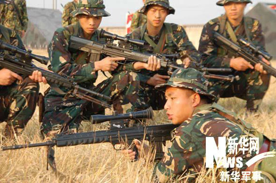 揭秘中国一号狙击手:军委首长与他单独合影