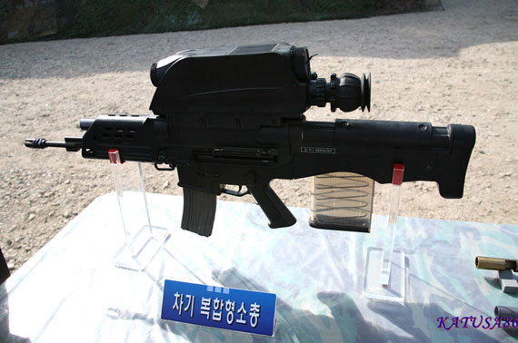 韩国展示国产K11单兵战斗武器