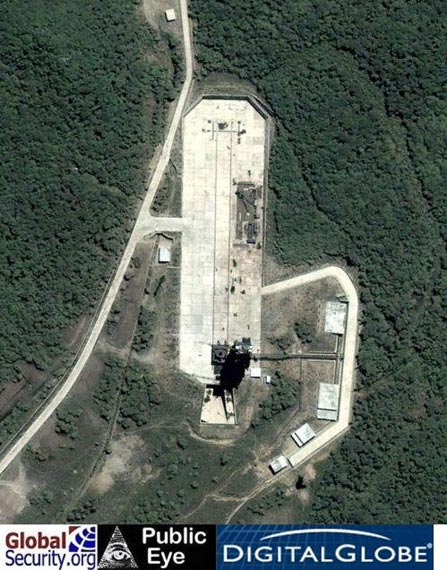 美国公开朝鲜导弹发射基地最新卫星照片(图)