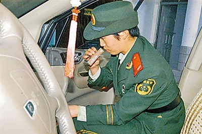 云南边防缉毒女警功夫出色连破贩毒大案(图)