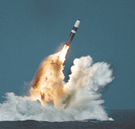 美国潜射战略导弹王牌“三叉戟Ⅱ”已取得了连续试射120次都获成功的佳绩