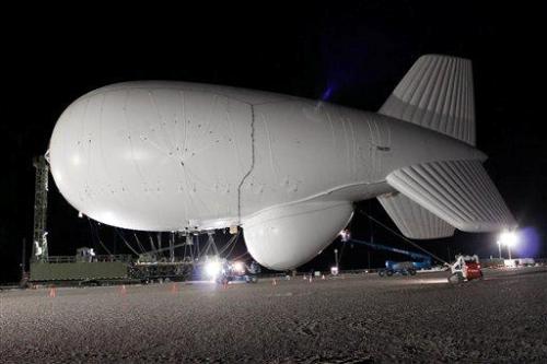 美国军方日前在犹他州的沙漠地区测试了一种新型高技术飞船。