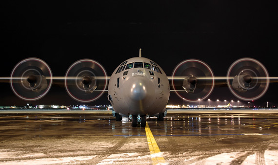 美制C-130J“大力神”运输机