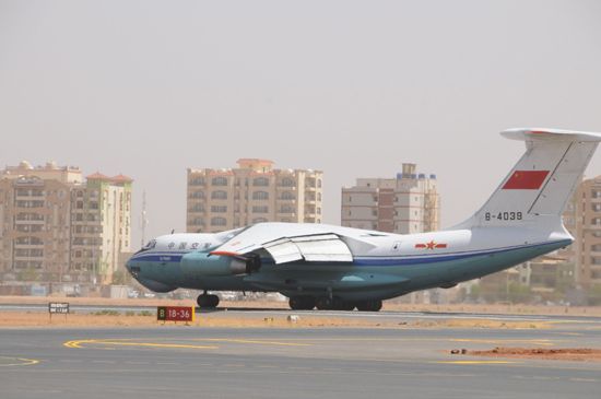3 January, take the Chinese Air Force transport aircraft evacuation mission in Sudan Khartoum international airport