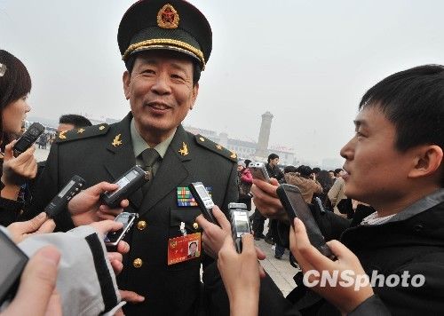 资料图：全国政协委员、中国军事科学学会副秘书长罗援少将。  中新社发 贾国荣 摄