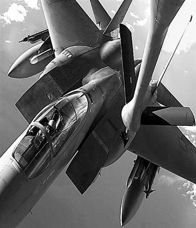 远程奔袭实施空中补给。