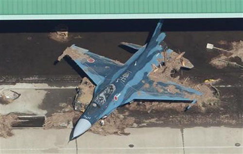 日本战机数量不足花重金修复海啸受损F-2机群