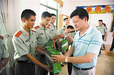 解囊优抚行大善