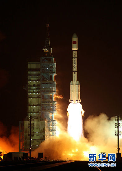 9月29日，中国在酒泉卫星发射中心用长征二号F运载火箭将天宫一号目标飞行器发射升空。秦宪安 摄