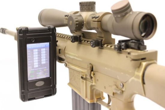 资料图：与Iphone手机结合的美军M110狙击步枪。