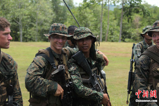 Figure: In this year's US-Philippine military exercise site, U.S. soldiers and Filipino soldiers photo