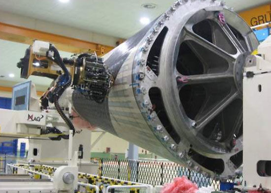 空中客车公司在其位于西班牙的Illescas工厂开始了首个A350XWB碳纤维结构机身桶的生产。