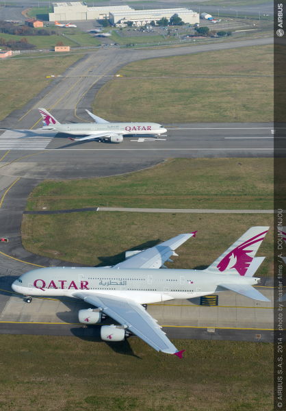 空客a350与a380飞机结伴飞往卡塔尔(图)