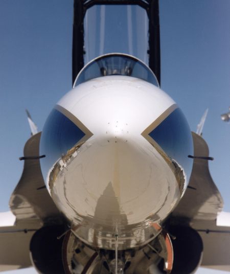 ͼ1997꣬F-18SRA֤ڲǶʽݴϵͳͼΪͷλõ11ѹ㡣