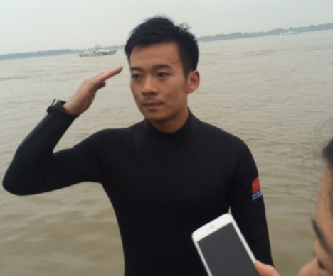 �������̴�ѧǱˮԱ�ٶ��º���ܲɷã��۾��ѳ�Ѫ