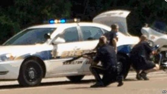 ��������̨���ŵ���Ƶ������ʾ����������������һ�������������ĵ�ǹ���ֳ��� 