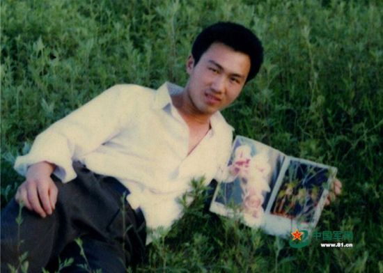 ����ǰ����ʤȫ����һ����ͷï�ܺڷ���˧��С��