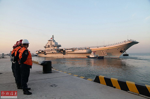 美刊推测中国欲建更大航母：排水量或达8万吨