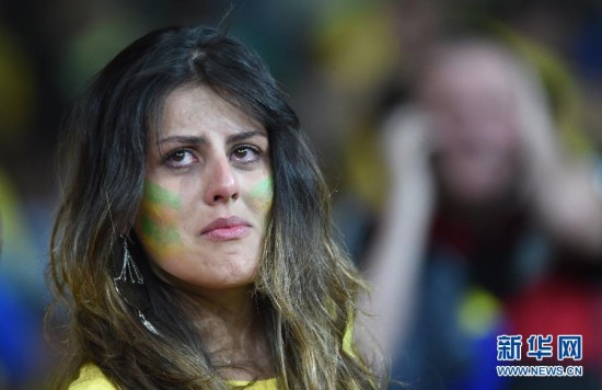 外媒：巴西球迷惨败之痛难消解