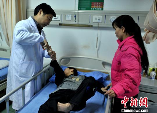 英一男子患罕见病致面目扭曲仍乐观激励病友