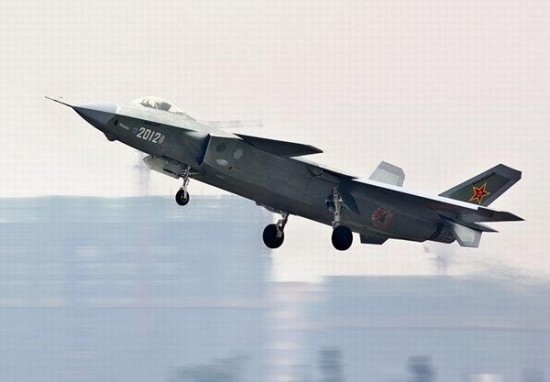 歼-20罕见亮相空军征兵视频外媒：进展超乎想象