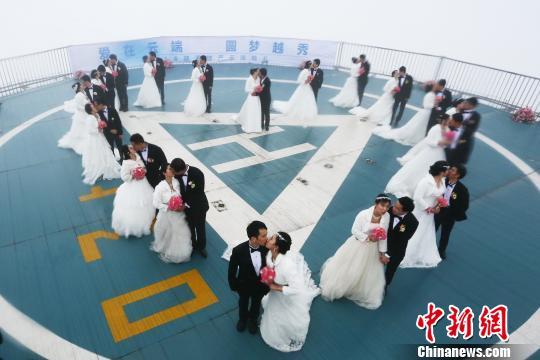 美媒：美婚礼开销创新高半数新人花费超预算